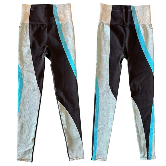 Seamless Ultra High-Waisted Legging - Picture 5 of 9